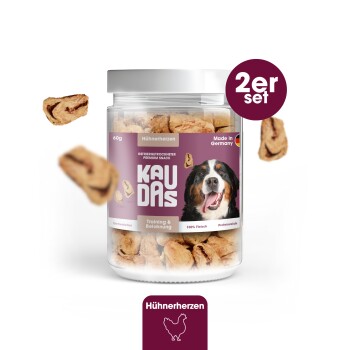 Glas mit KAU DAS Hühnerherz-Hundeleckerlis, 60g, mit einem glücklichen Hund auf dem Etikett, mit dem Text "Training & Belohnung" und "100% Fleisch."