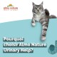 Un chat gris et blanc duveteux se prélasse sur un fond bleu clair avec "Pourquoi choisir Almo Nature Urinary Help ?" et le logo au-dessus.