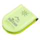 Un accessoire pour animaux de compagnie jaune vif de DogsCreek, présentant un graphique de montagne et un symbole de puissance, étiqueté "ÉQUIPEMENT D'EXTÉRIEUR".