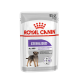 Royal Canin Sterilised Hundefutterbeutel, 85g, mit einer Hundillustration und Text über die Aufrechterhaltung des idealen Gewichts für alle Größen.
