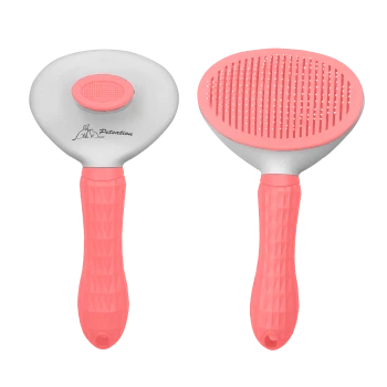 Eine doppelseitige Haustierpflegebürste mit einem rosa Griff, mit einer glatten Seite und einer Borstenseite, beschriftet mit 'Petsation.'