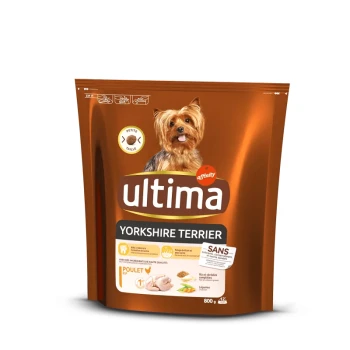 Emballage de nourriture pour chiens Yorkshire Terriers, étiqueté "Ultima", avec un design marron, comportant des images de poulet et de légumes.