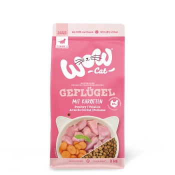 Rote Tüte WOW Cat Trockenfutter für Katzen mit Geflügel und Karotten, mit einer katzenförmigen Schüssel-Grafik, die Fleisch und Trockenfutter zeigt. 2 kg.