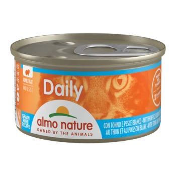Dosenfutter für Katzen, beschriftet mit "Daily" von Almo Nature, mit einem getreidefreien Rezept mit Thunfisch und Weißfisch, geeignet für erwachsene Katzen.
