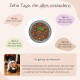 Eine Dose "Ente" Tiernahrung steht neben einer Schüssel mit Nassfutter, Fleischscheiben, Quinoa und Kräutern auf einem Holzschneidebrett mit lila Hintergrund.