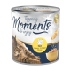 Eine Dose Katzenfutter mit der Aufschrift "Moments Topping to enjoy", die eine getigerte Katze und eine Futterschüssel zeigt, wobei "Käse" hervorgehoben ist.
