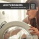 Waschmaschine mit einer Person, die sie belädt, mit dem Text 'LEICHTE REINIGUNG' und 'Bezug und Kissen waschbar bei'.