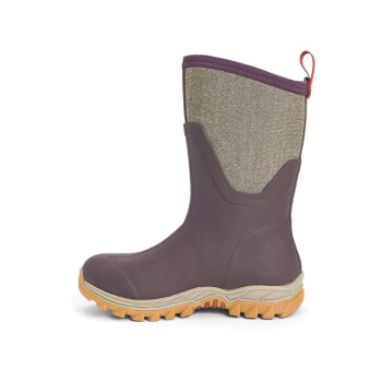 Lila wasserdichter Gummistiefel mit einem strukturierten Stoffoberteil und einer robusten Sohle, entworfen für den Außeneinsatz.