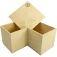 Eine Holzaufbewahrungsbox für Haustiere mit abnehmbarem Deckel, mit einem gravierten Design von Palmen und einem Logo auf der Oberseite.