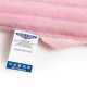 Rosa Tiermatte mit einer weichen Textur, mit einem Etikett, das "WALLACE & JONES CO." und "Liege matte Cardi" liest, aus 100% Polyester.