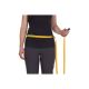Eine Frau in einem schwarzen Tanktop hält eine gelbe Hundeleine, die an einem passenden Taillengurt befestigt ist, beschriftet mit "RUFFWEAR."