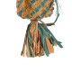 Buntes, gewebtes Haustierspielzeug mit einer runden Oberseite und einem langen, fransigen Boden, in den Farben Orange, Teal und natürlichen Fasern.