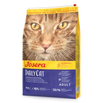 Eine Tüte Josera DailyCat Haustierfutter mit einem Katzenkopf, gelber und blauer Verpackung, beschriftet als getreidefrei und leicht verdaulich für erwachsene Katzen.