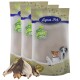 Drei Beutel Lyra Pet Nature Power Hundeleckerlis, mit Bildern eines Hundes, einer Katze und eines Welpen, mit einem Stapel Leckerlis davor.