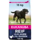 Torba karmy dla psów Eukanuba, 15 kg, z biegnącym czarnym psem na trawiastej łące. Tekst zawiera "REIF +5-9 JAHRE L/XL RASSEN >25 kg".