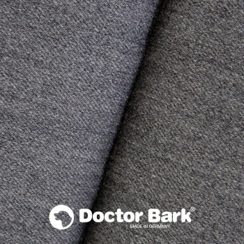 Nahaufnahme von zwei strukturierten grauen Stoffmustern mit dem Logo "Doctor Bark" und dem Text "MADE IN GERMANY" am unteren Rand.