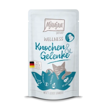 Mjamjam Wellness huisdierenvoerpouch met een speelse kattenillustratie, gelabeld 'Knochen & Gelenke' met een Duits kwaliteitslabel.