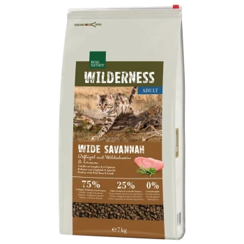 Sac de nourriture pour chat étiqueté "Wilderness Adult Wide Savannah" avec un chat sauvage sur le devant, contenant 75 % de volaille et 25 % de fruits et légumes.