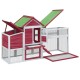 Ein buntes Holzhaustierhaus mit einem rot-weißen Design, mit einem grünen geneigten Dach, mehreren Fächern und einer Rampe.