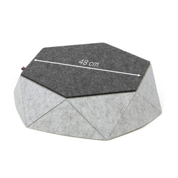 Sechseckiges Haustierbett aus grauem Filz, mit einem Durchmesser von 48 cm, mit einem dunkelgrauen Oberteil und hellgrauen Seiten.