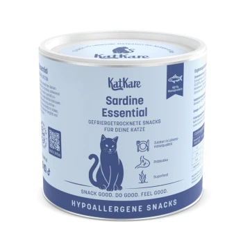KatKare Sardine Essential gefriergetrocknete Katzensnacks, hypoallergen, 98 % Monoprotein, mit Probiotika und Superfood, blaue Verpackung.