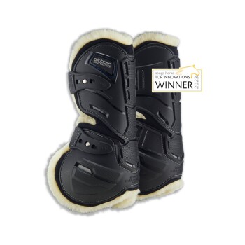 Schwarze Pferdestiefel mit einer weichen weißen Fleece-Innenseite, mit dem Stubben-Logo und einem "Winner 2023"-Abzeichen für Top-Innovationen.