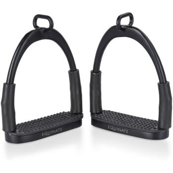 Schwarze Reitsteigbügel mit strukturierten Fußbetten, mit dem Markennamen 'EQUINATE' an der Seite geprägt.