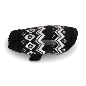 Schwarz-weißer gestrickter Hundepullover im Fair-Isle-Muster mit Metallanhänger mit Aufschrift 'WALTERS'.
