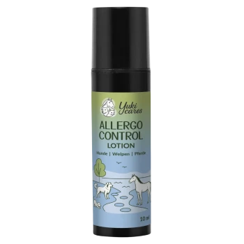 Eine blaue Sprühflasche mit der Aufschrift "Yuki cares Allergico-Cot" mit in deutscher Sprache aufgelisteten Inhaltsstoffen, darunter Aloe Vera und Zink.