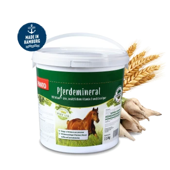 Behälter mit Pferdemineral-Pferdeergänzung, mit einem grünen Etikett mit Text auf Deutsch und Bildern eines Pferdes, Weizen und Wurzelgemüse.