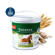Behälter mit Pferdemineral-Pferdeergänzung, mit einem grünen Etikett mit Text auf Deutsch und Bildern eines Pferdes, Weizen und Wurzelgemüse.