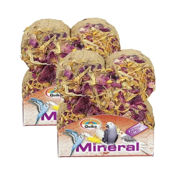 Quiko Mineralblumenmix für Vögel, der vier runde Mineralblöcke mit getrockneten Blumen und Kräutern in einer bunten Verpackung zeigt.