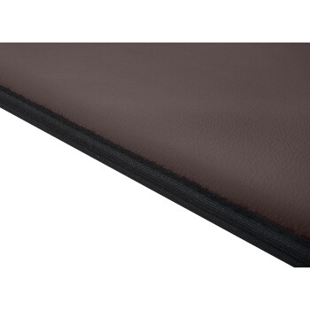 Nahaufnahme eines braunen Haustierbettes mit einer strukturierten Oberfläche und einem schwarzen Reißverschluss entlang der Kante.