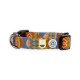 Bunter Hundehalsband mit geometrischen Mustern in Blau, Orange und Pink, mit dem Logo "WOOLLY WOLF" und dem Recycling-Symbol.