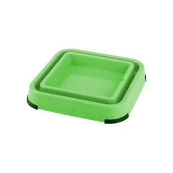 Grüne LickiMat Keeper Haustierfütterungsmatte mit quadratischem Design und rutschfesten Kanten, ideal zum Verteilen von Futter für Haustiere.