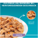 Hochwertige Hundenahrung mit Huhn und Karotten, serviert auf einem weißen Teller, mit dem Text "Sensitive" und "Hervorragendem Geschmack".