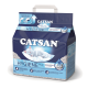 Blaue und weiße Catsan Hygiene Plus Katzenstreu Verpackung, die eine schlafende weiße Katze zeigt und die Geruchsabsorption und natürlichen Inhaltsstoffe hervorhebt.