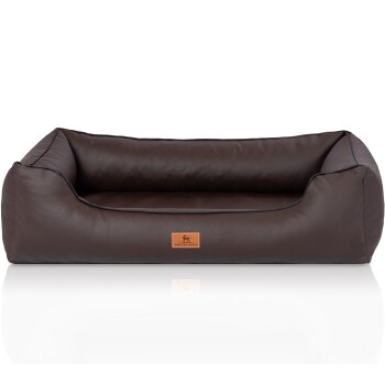 Braunes Hundebett mit erhöhten Seiten und einer lederähnlichen Oberfläche, mit einem kleinen orangefarbenen Logo, das 'KNUFFELWUFF' liest.