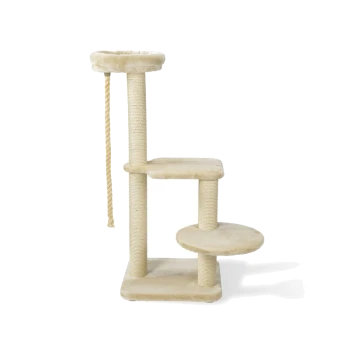 Un arbre à chat beige avec deux plateformes, un perchoir supérieur confortable et une corde suspendue pour jouer. Idéal pour grimper et gratter.