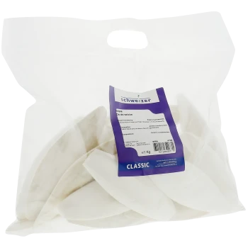 Un sac transparent contenant plusieurs os de seiche blancs, étiqueté 'Schweizer' avec du texte indiquant 'Sepia' et '1 Kg.'