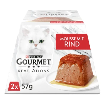 Verpackung von Purina Gourmet Revelations Katzenfutter mit einer flauschigen weißen Katze, mit einem Mousse-Gericht, das "Mousse mit Rind" beschriftet ist, und zwei 57g Portionen.