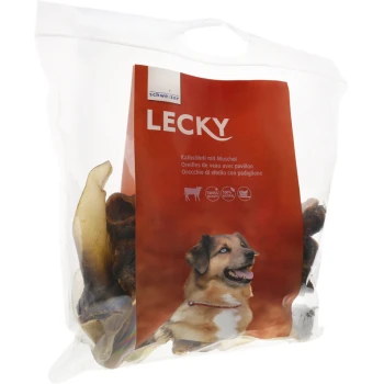 Transparente Tüte mit "LECKY" Hundeleckerlis mit einem lächelnden Hund, beschriftet mit "Kalbsöhrli mit Muschel" und "Schweizer Qualität."