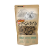Eine Tüte DeliBest Vegany Hundesnacks mit Bergkulisse und zwei Hunden, mit Text zu Protein, Verdauung und Verträglichkeit.