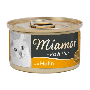 Puszka karmy dla kotów z twarzą białego kota, oznaczona "Miamor Pastete mit Huhn," z "NEU: zarter" wskazującym na nową, miększą teksturę.