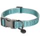 Hellblau verstellbares Haustierhalsband mit schwarzer Kunststoffschnalle und Metallring mit kleinem schwarzem Anhänger.