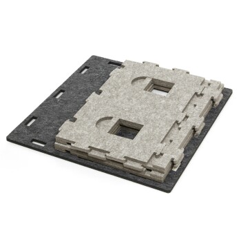 Grau-schwarze Spielmatte für Haustiere mit ineinandergreifenden Teilen, mit ausgeschnittenen Formen für einfache Montage und Spiel.