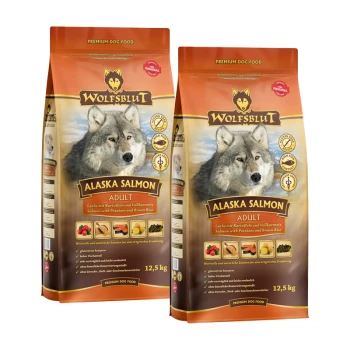 Wolfsblut Alaska Lachs Premium Hundefuttertüten, mit einem Wolfbild, gekennzeichnet mit "Erwachsene" und Zutaten: Lachs, Kartoffeln und brauner Reis, 12,5 kg.