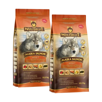 Sacs de nourriture pour chiens premium Wolfsblut Alaska Salmon, avec une image de loup, étiquetés "Adulte" avec des ingrédients : saumon, pommes de terre et riz brun, 12,5 kg.