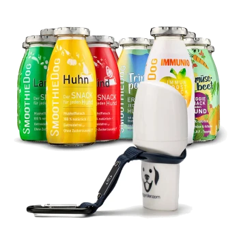 Bunte "SmoothieDog" Smoothie-Flaschen für Hunde in Huhn- und Gemüsegeschmack, mit einem tragbaren Hundeleckerli-Roller.