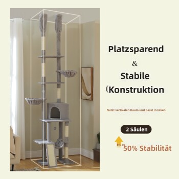 Grauer mehrstufiger Kratzbaum mit drei großen Hängematten, einem Kratzpfosten und einer orangefarbenen Katze, die darauf ruht.